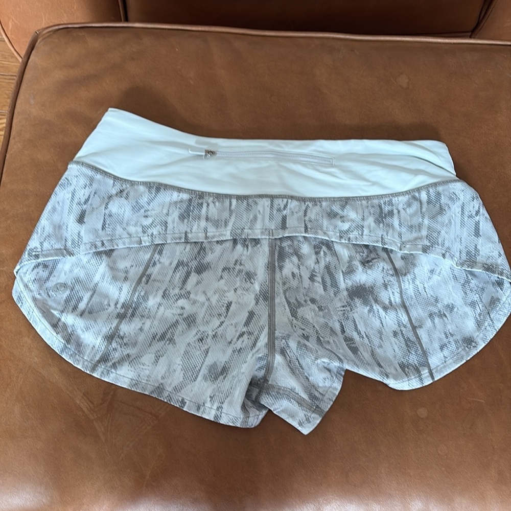 Lululemon speed up Shorts - Picture 2 of 4